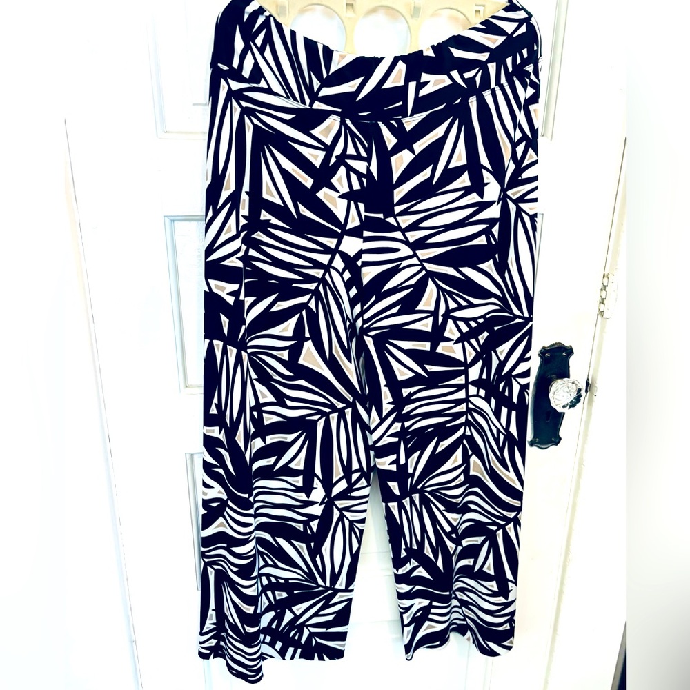 Stylish Black and White Women's Pants Wide legged pants